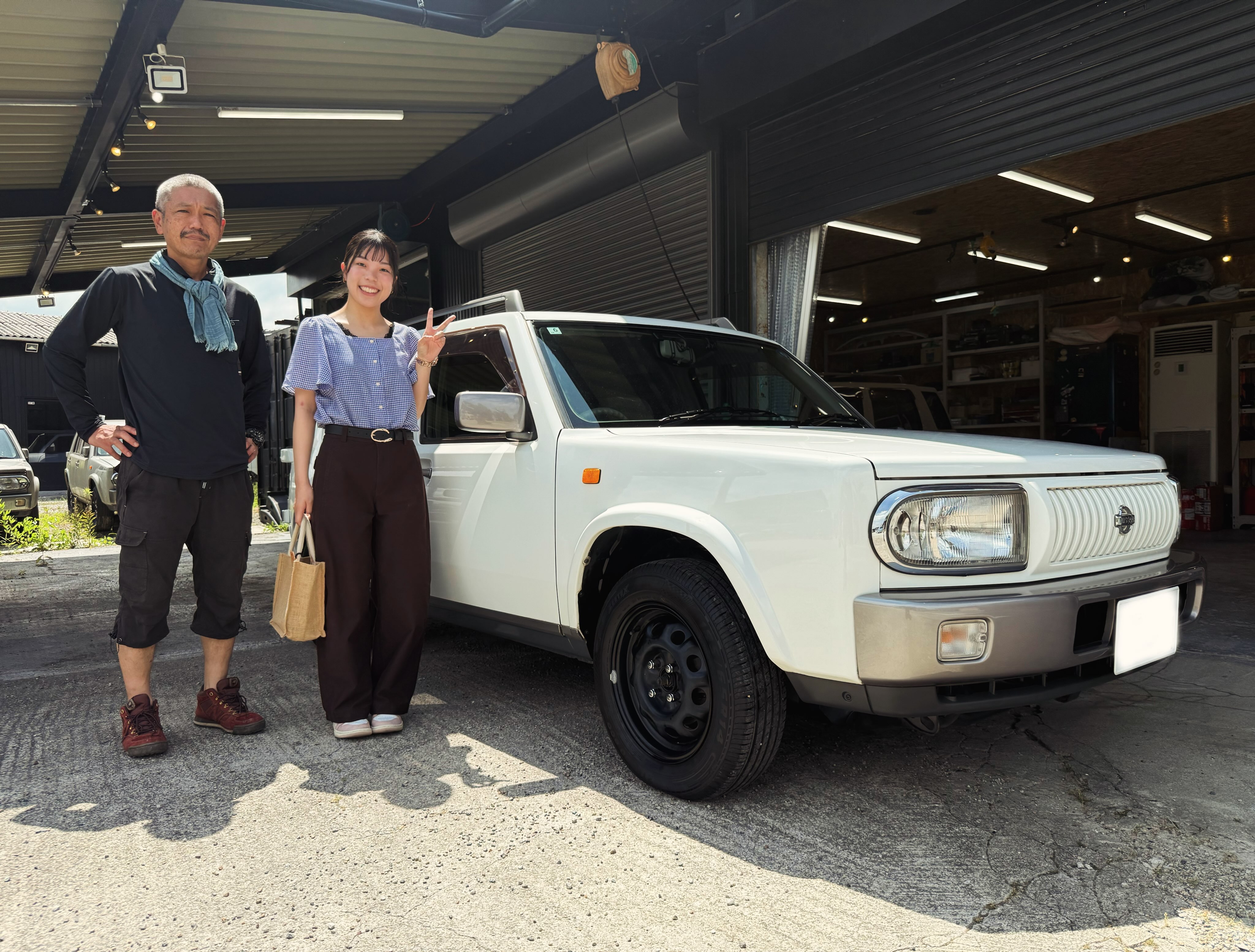 BBSCARS

ラシーン専門店

兵庫県Ｎ様ホワイトラシーン御納車させて頂き
ました
Ｎ様はじめての車がご購入頂きました
マニュアルラシーン
マニュアル車をご希望される若い女性多い気がします
お父様も筋金入りのお車好きの様で
Ｎ様ご家族の仲間入りできたラシーン
嬉しく思います

低走行ベース車ん予備整備もしっかりさせて頂きましたので末長く楽しんで頂ければ幸いです

この度は当社御依頼頂きありがとうございました

#BBSCARS
#ラシーン
#rasheen
#ラシーン専門店
#ラシーン専門店BBSCARS