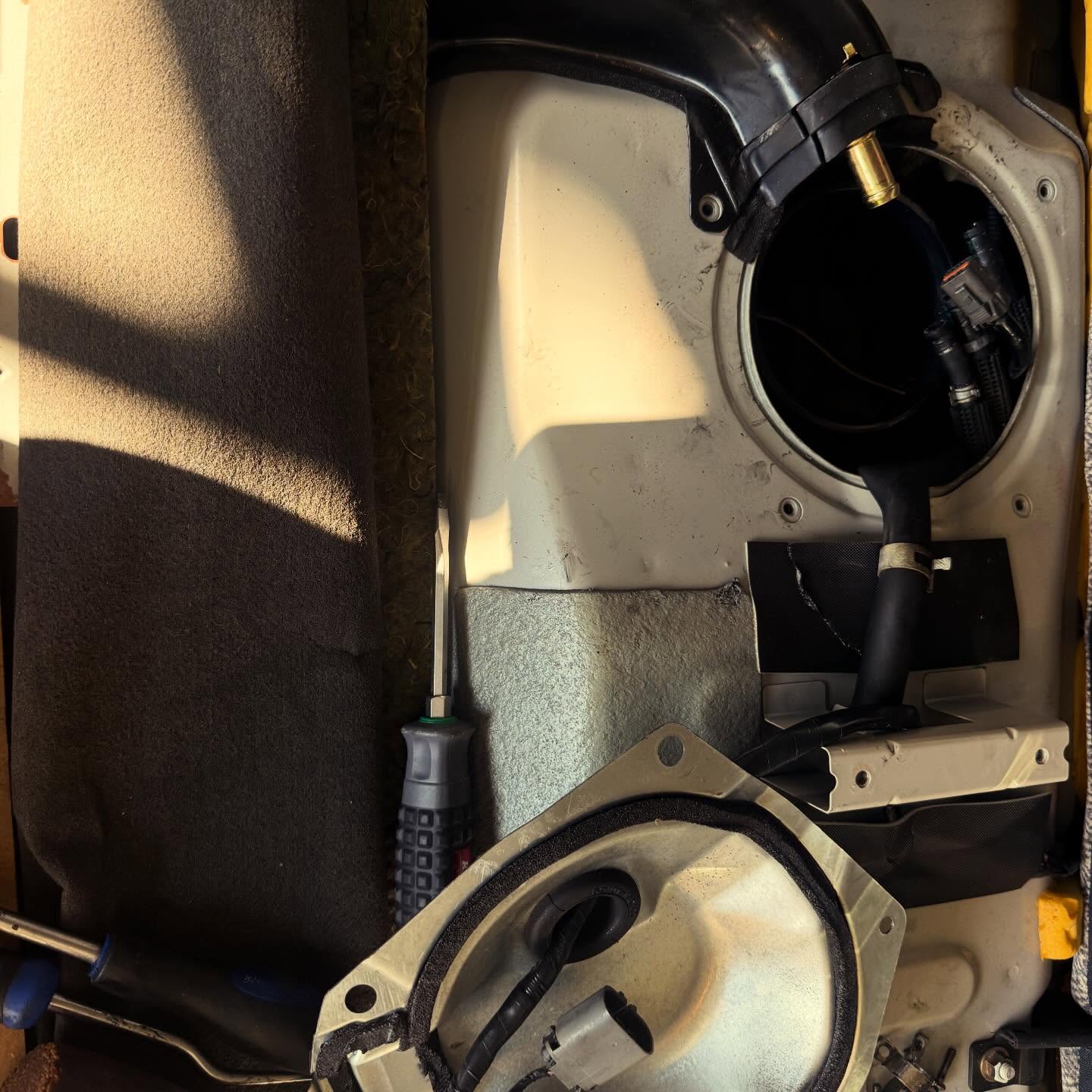 BBSCARS

ラシーン専門店

ラシーン　燃料系メンテナンス

気温は少し暖かくなりましたが
ガソリンはかなり冷たいです…

#BBSCARS
#ラシーン
#rasheen
#ラシーン専門店
#ラシーン専門店BBSCARS